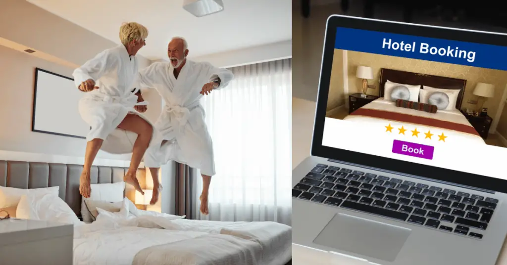 zwei senioren springend aufm hotelbett lachend und ein laptopbildschirm mit hotelbuchung