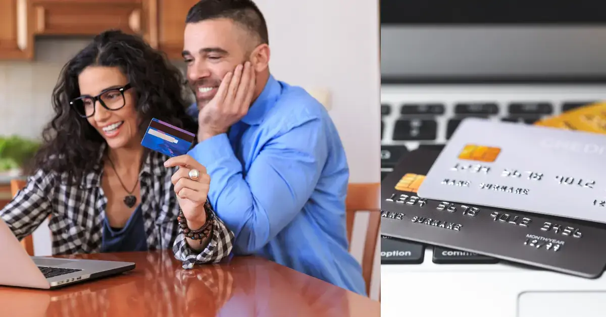 junges paar am küchentisch vorm laptop lachend und im internet einkaufend und daneben mastercard liegend